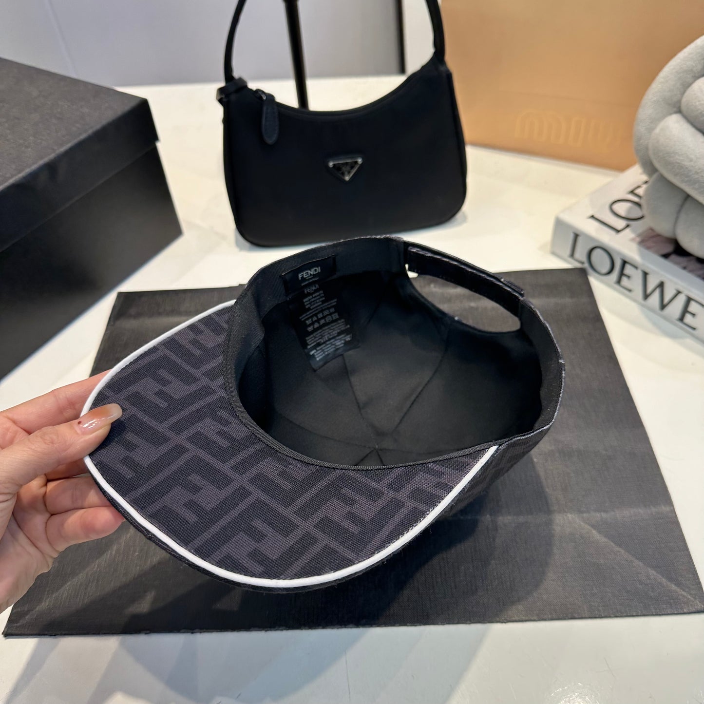 Fendi noir liseret blanc
